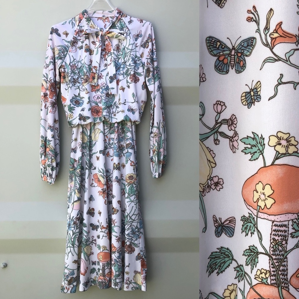 VINTAGE white polyester dress with mushroom print